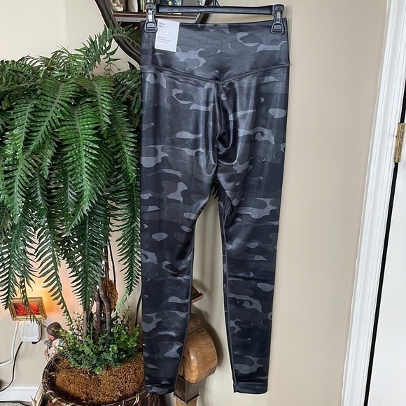 Brand New Nike Dri-Fit One Full Length Mid Rise Shiny Black & Grey Camo Leggings - Picture 6 of 14